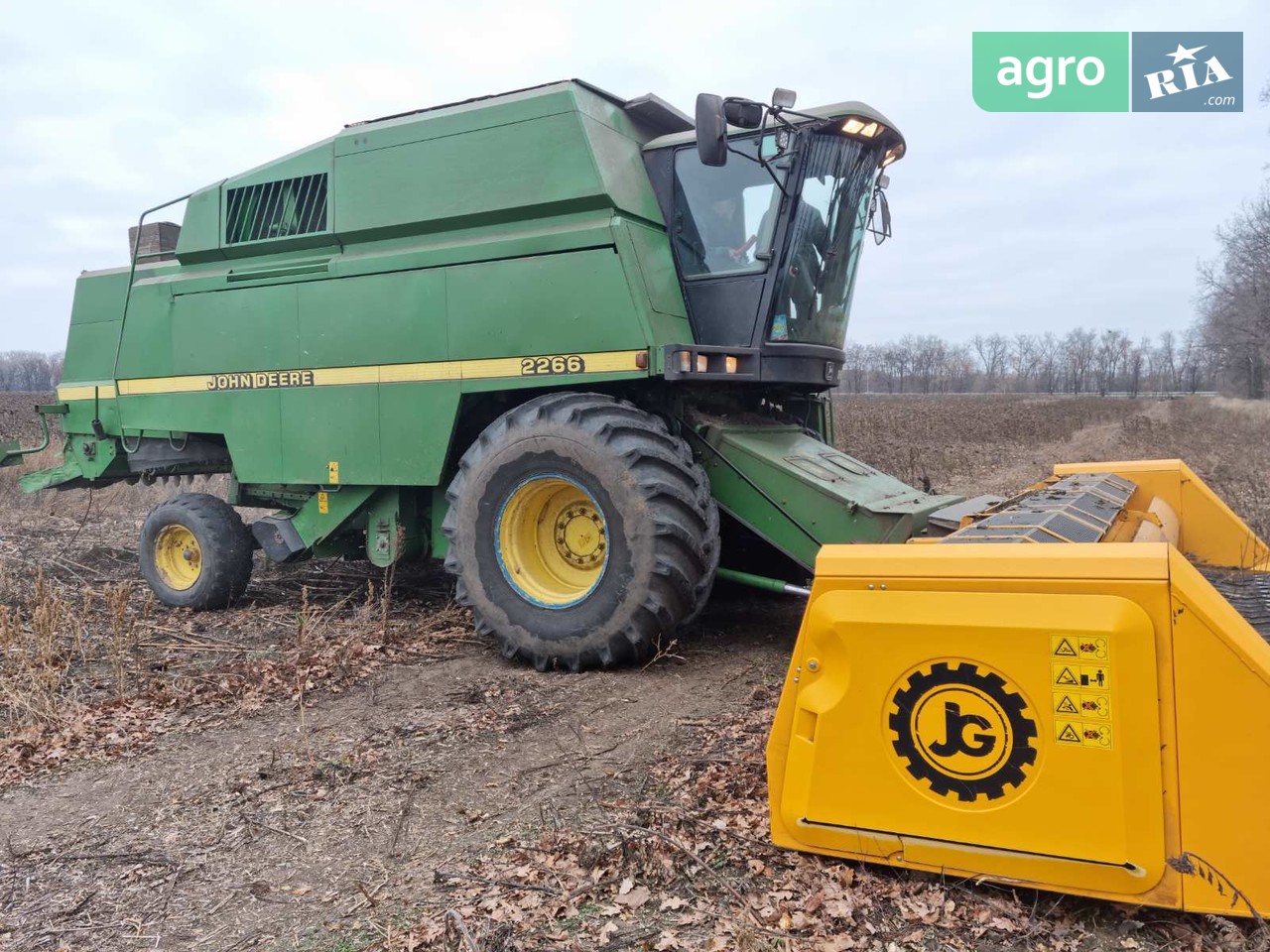 Комбайн John Deere 2266 2000 - фото 1