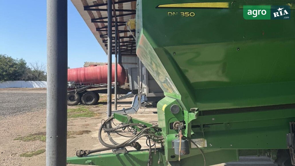 Разбрасыватель John Deere 350 2017 - фото 1