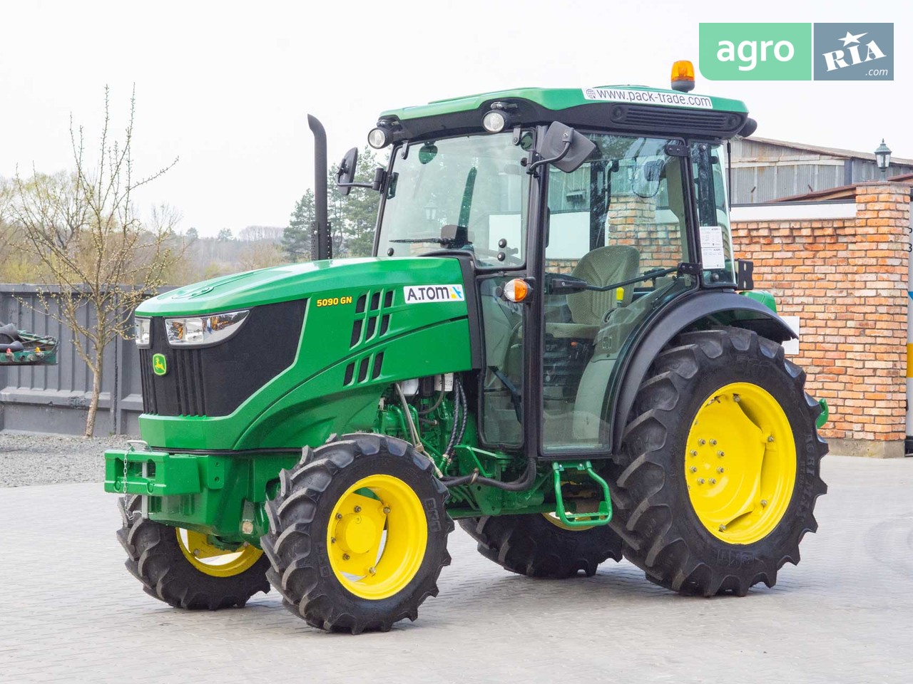 Трактор John Deere 5090 GN 2017 - фото 1