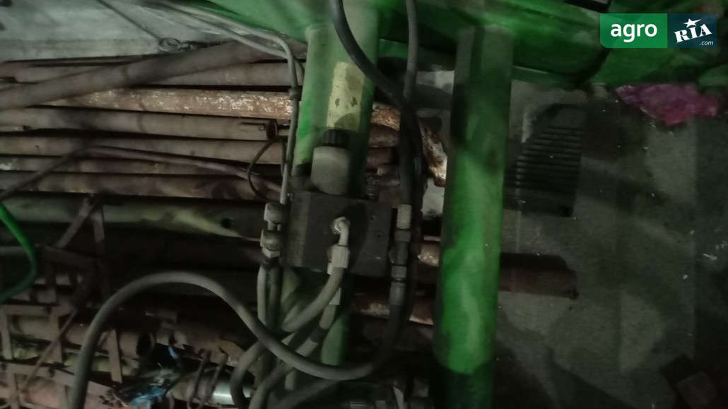 John Deere 5820 - фото 3