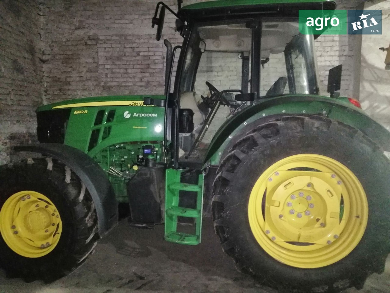 Трактор John Deere 6110 2021 - фото 1