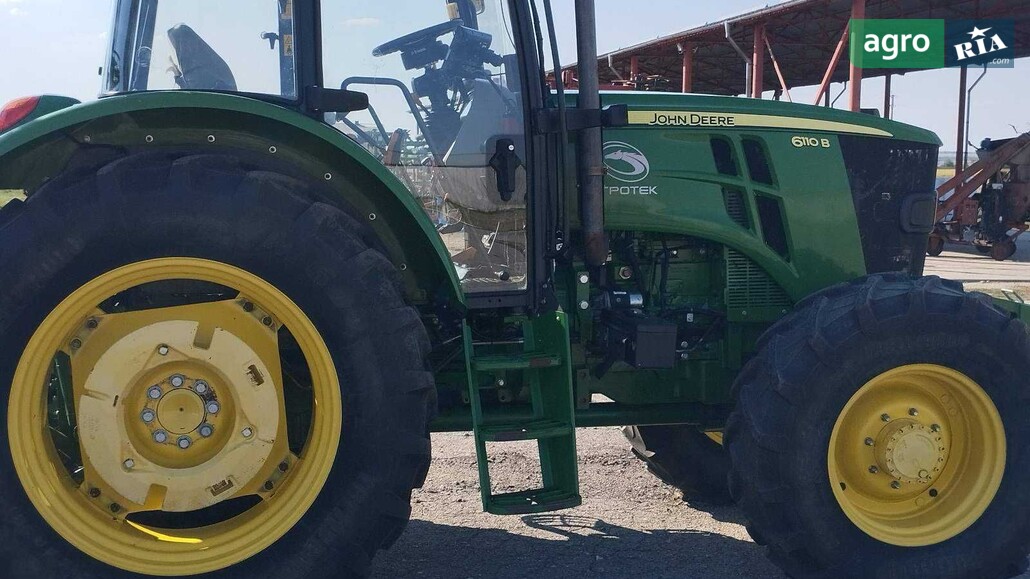 Трактор John Deere 6110  - фото 1