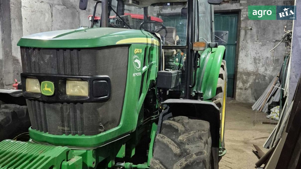 Трактор John Deere 6110B 2015 - фото 1