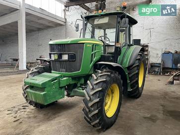 John Deere 6110B  - фото
