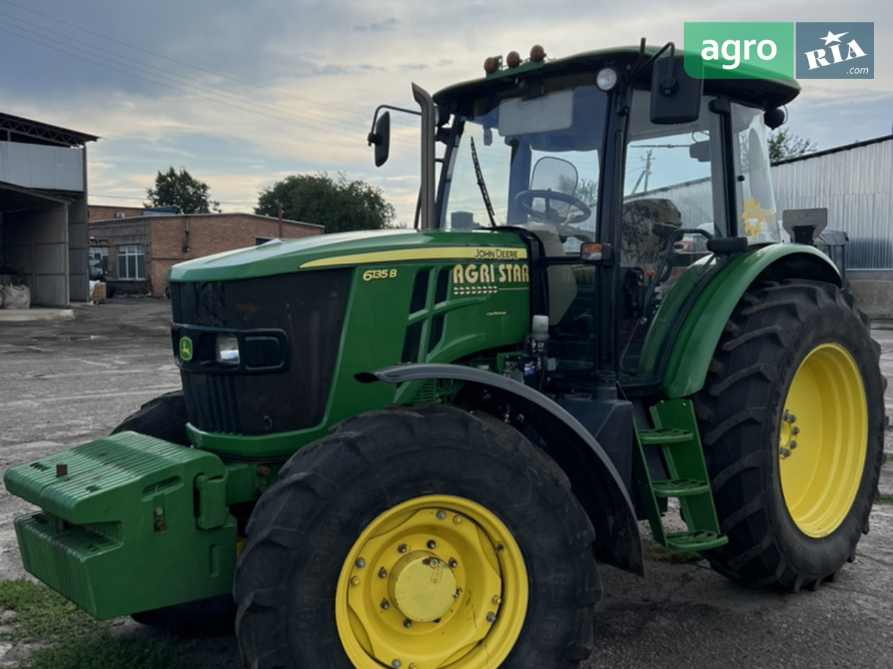 Трактор John Deere 6135 B 2019 - фото 1