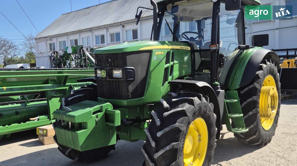 Трактор John Deere 6135 B 2022 - фото 1