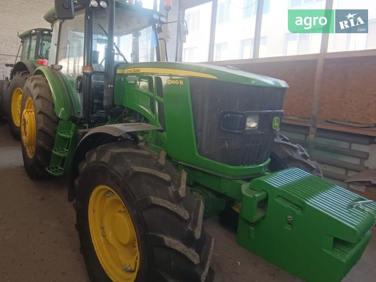 Трактор John Deere 6140 B 2022 - фото 1