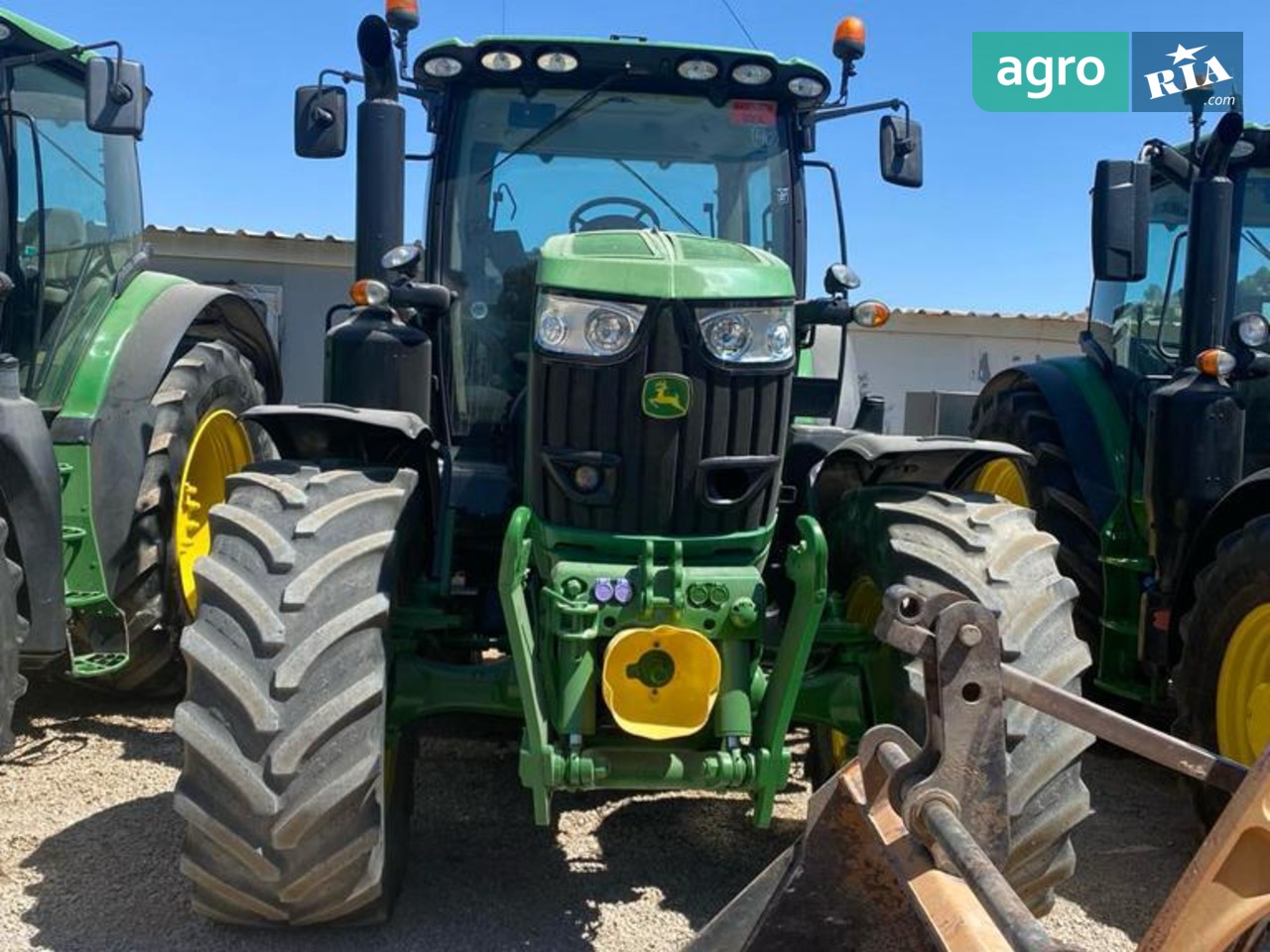 Трактор John Deere 6215R 2015 - фото 1