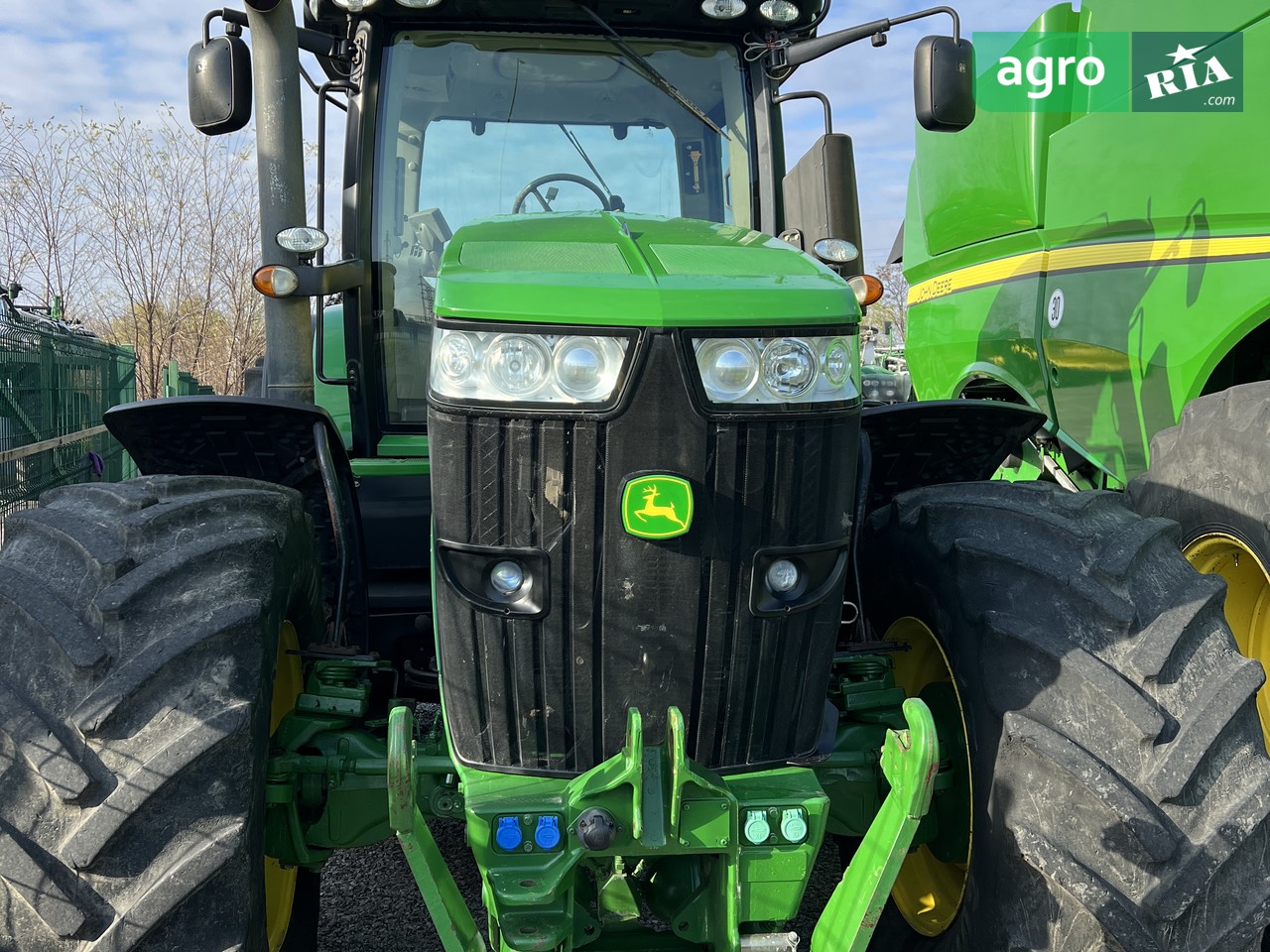 Трактор John Deere 7215R 2012 - фото 1