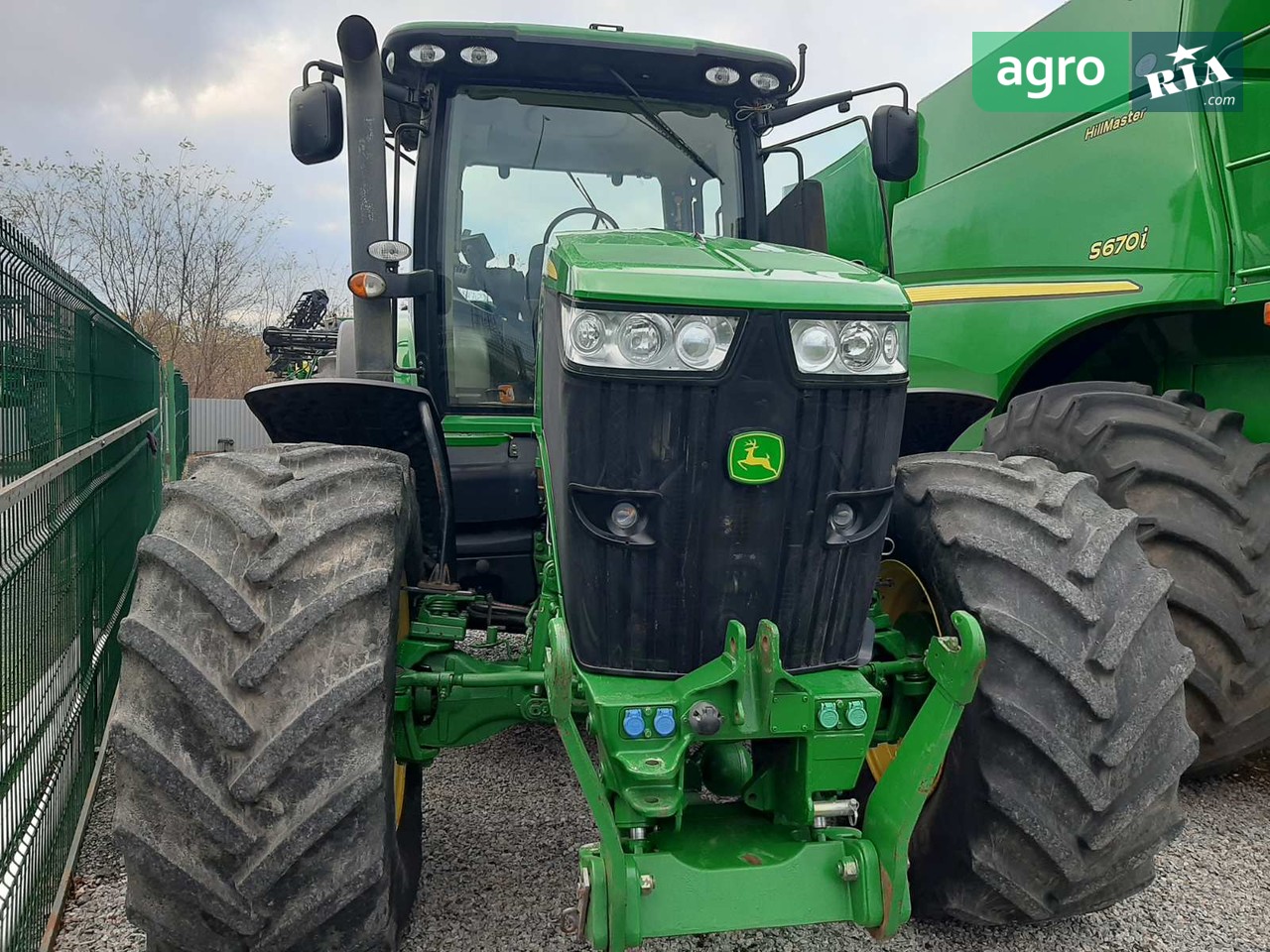 Трактор John Deere 7215R 2012 - фото 1