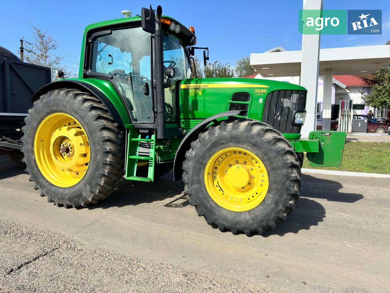 Трактор John Deere 7230R 2011 - фото 1