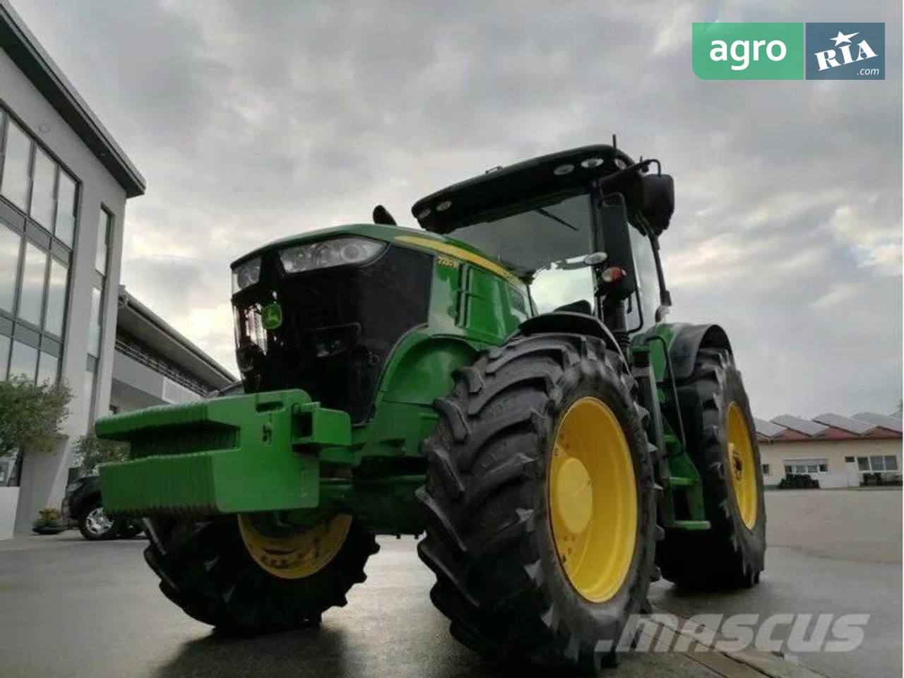 Трактор John Deere 7230R 2011 - фото 1