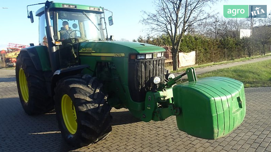 Трактор John Deere 8210 2001 - фото 1
