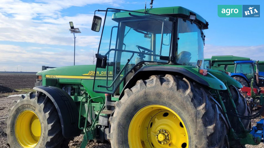 Трактор John Deere 8210 2001 - фото 1