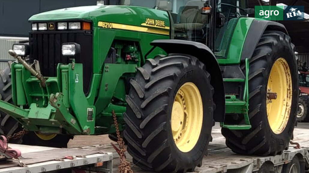 Трактор John Deere 8210 2000 - фото 1