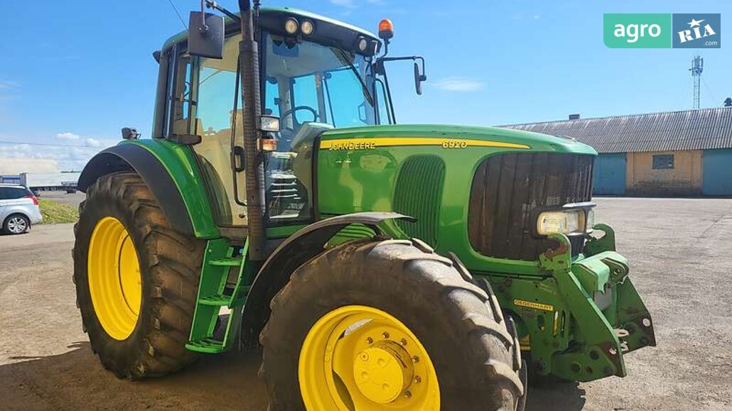 Трактор John Deere 8220  - фото 1