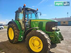 Трактор John Deere 8220 