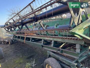 John Deere 825  - фото