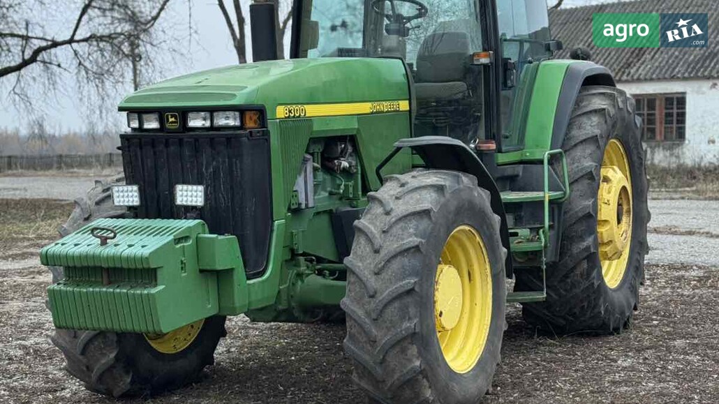 Трактор John Deere 8300 2000 - фото 1