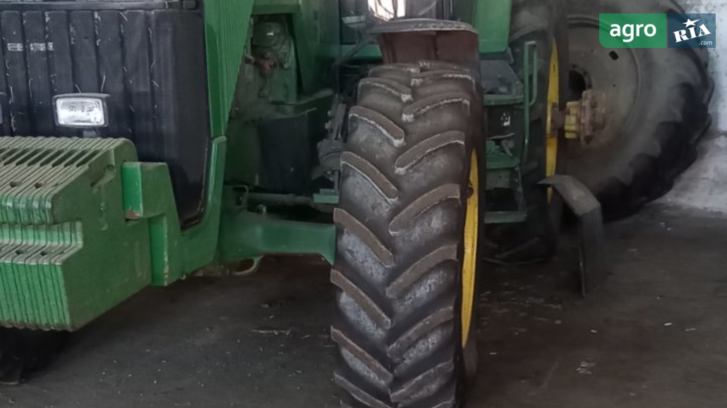 Трактор John Deere 8300 1998 - фото 1