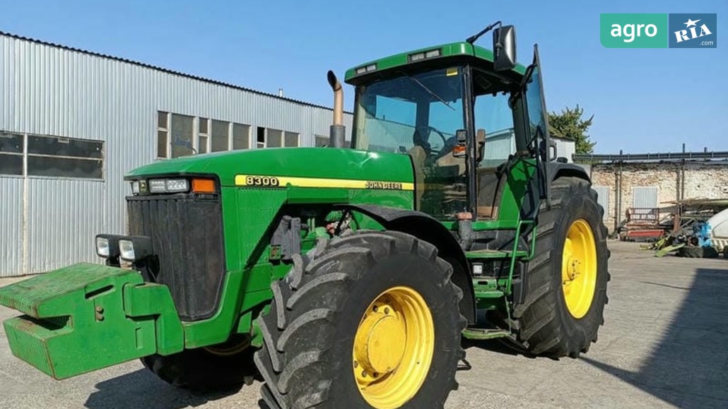 Трактор John Deere 8300 2000 - фото 1