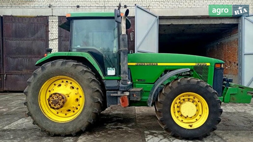 Трактор John Deere 8300 1998 - фото 1