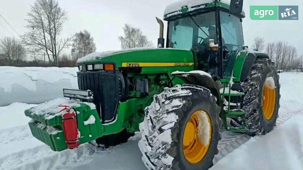 Трактор John Deere 8300 2000 - фото 1