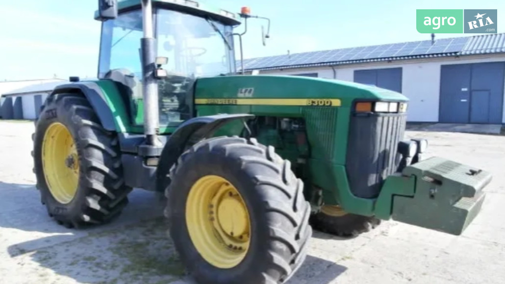 Трактор John Deere 8300 2000 - фото 1
