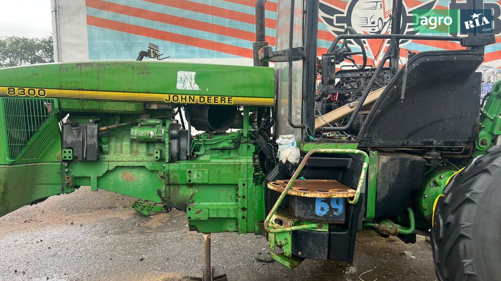 Трактор John Deere 8300 2000 - фото 1