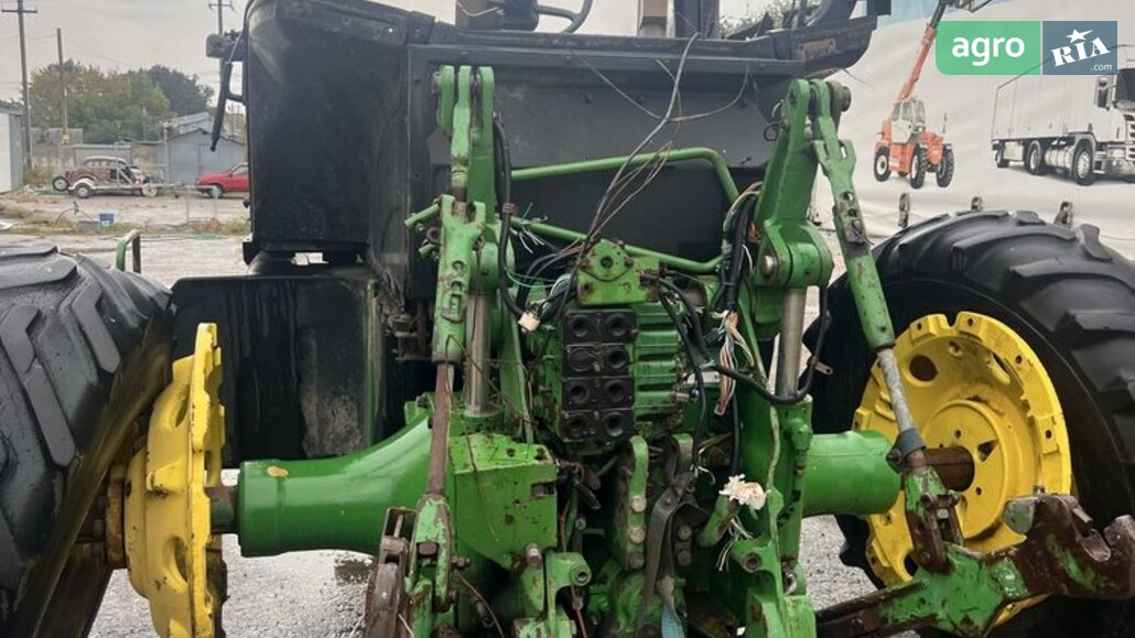 Трактор John Deere 8300 2000 - фото 1