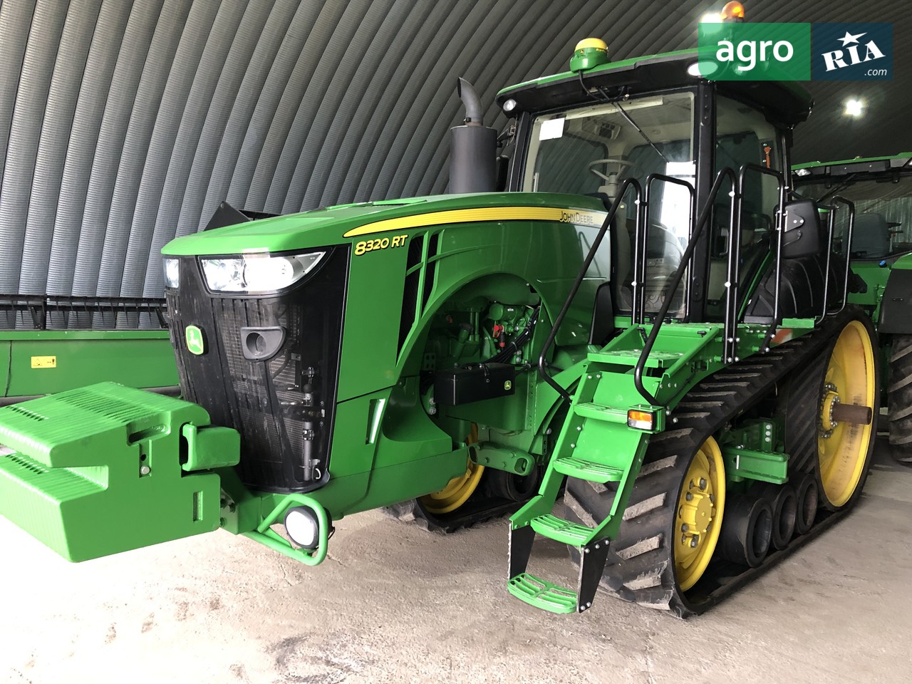 Трактор John Deere 8320 RT 2015 - фото 1