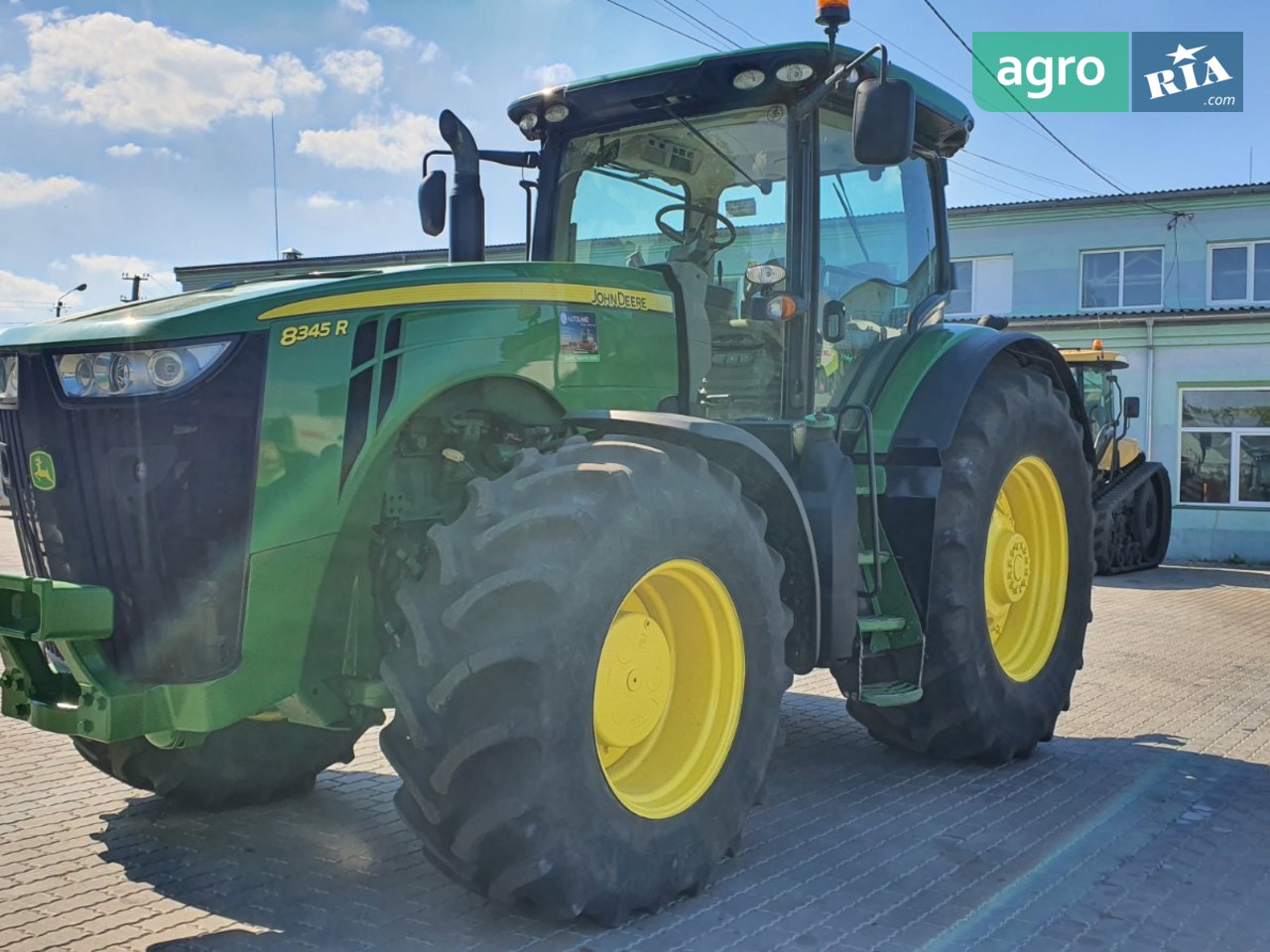 Трактор John Deere 8345 R 2015 - фото 1