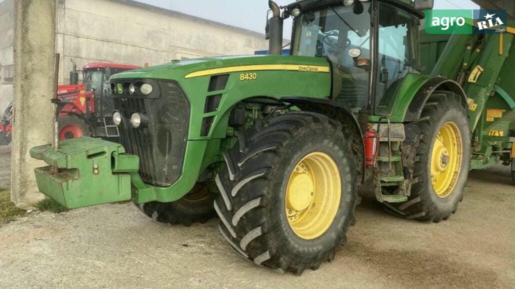 Трактор John Deere 8430  - фото 1
