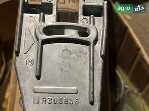 Вісь R306836, R126039 поворота кермової колонки на техніку John Deere