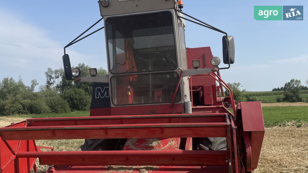 Комбайн Massey Ferguson 330  - фото 1