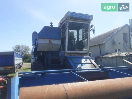 Комбайн МТЗ 082  - фото