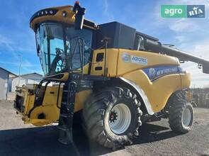 Комбайн New Holland CR 2015