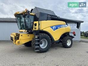 Комбайн New Holland CR 2005