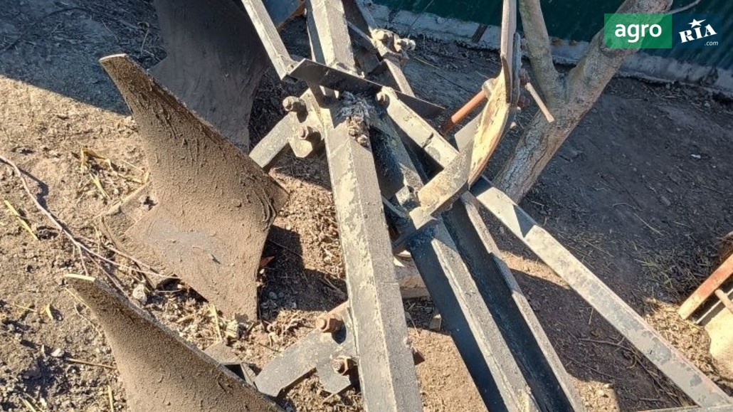 Плуг ПЛН 3-35 2000 - фото 1