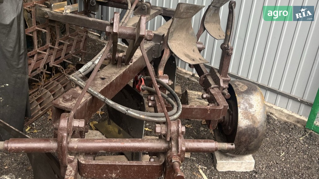 Плуг ПЛН 3-35 1995 - фото 1