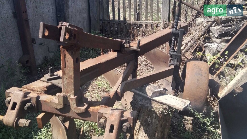 Плуг ПЛН 3-35 1980 - фото 1