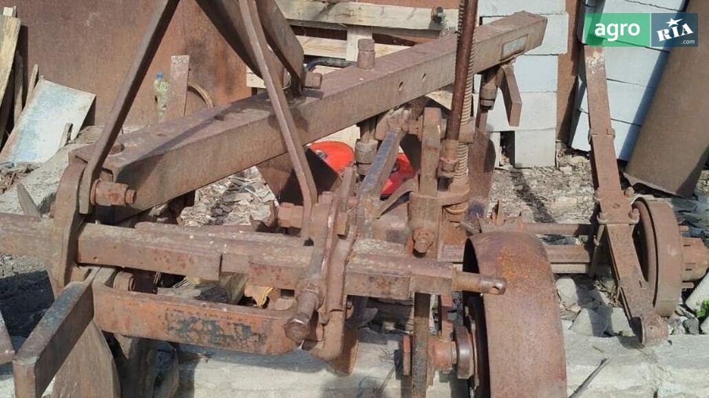 Плуг ПЛН 3-35 1987 - фото 1