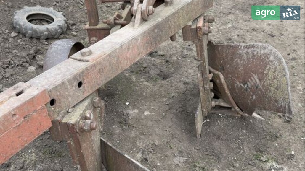 Плуг ПЛН 3-35 1987 - фото 1