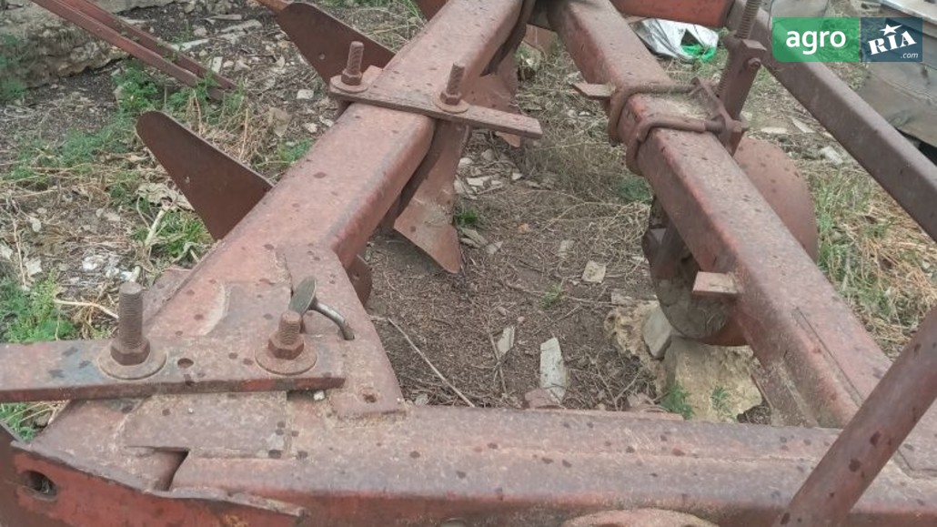 Плуг ПЛН 6-35 1990 - фото 1