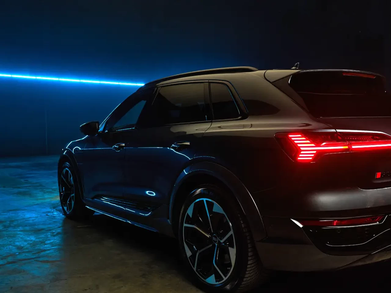 Audi Q8 Sportback e-tron фото - 3.1