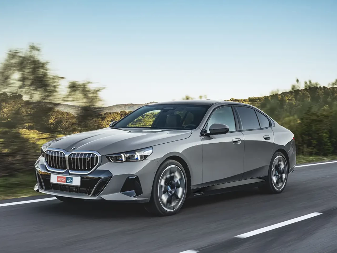BMW i5 фото - 1.1