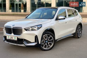 BMW iX1 