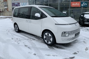 Hyundai Staria 