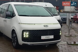 Hyundai Staria 