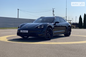 Porsche Taycan Cross Turismo 